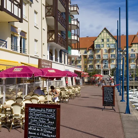 Pierre & Port Guillaume Aparthotel 4*