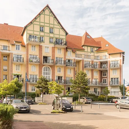 Pierre & Port Guillaume Aparthotel 4*