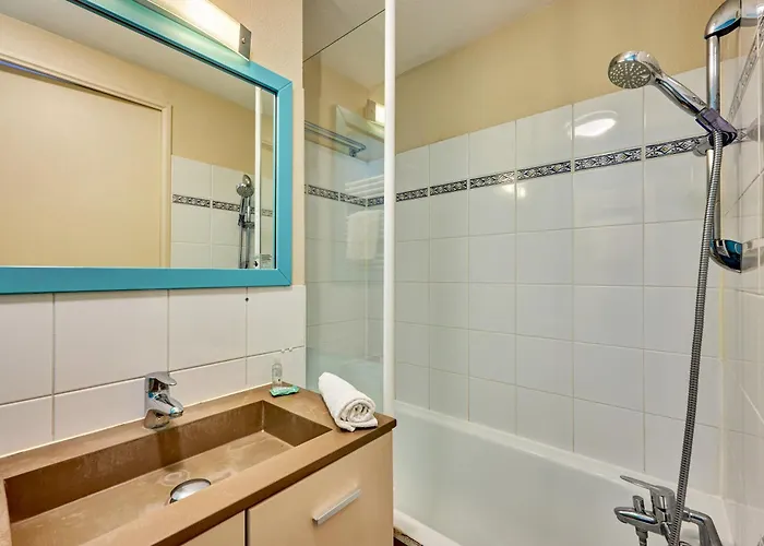 Pierre & Port Guillaume 4* 디베쉬르메르