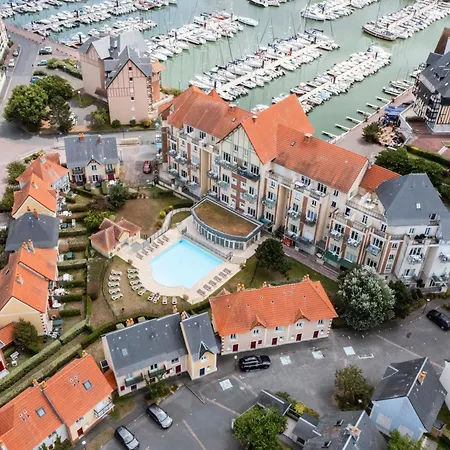 Ξενοδοχείο με διαμερίσματα Pierre & Port Guillaume 3*