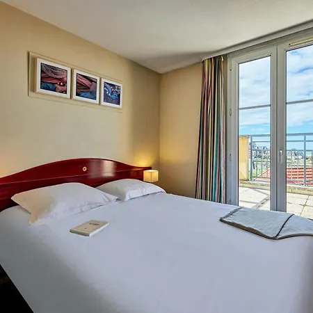 Pierre & Port Guillaume Aparthotel