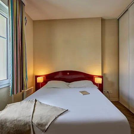 Pierre & Port Guillaume Apart-hotel