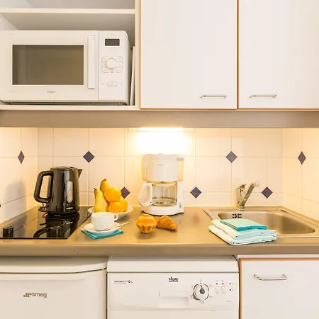 Pierre & Port Guillaume Aparthotel