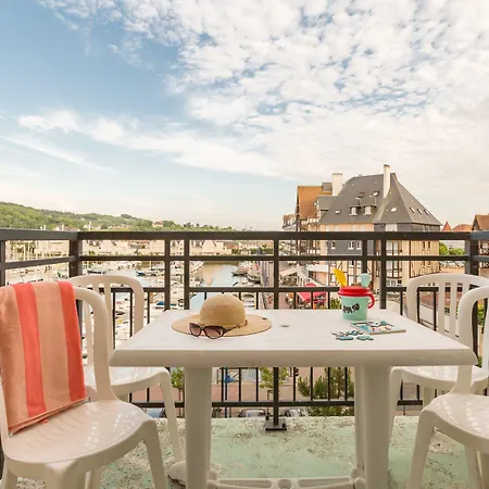 Pierre & Port Guillaume Aparthotel 4*