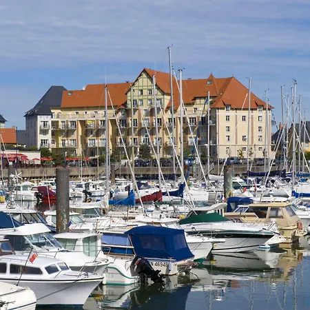 Pierre & Port Guillaume Aparthotel