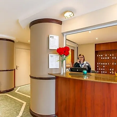 Pierre & Port Guillaume מלון דירות 3*