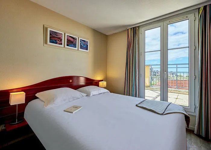 Pierre & Port Guillaume Apart-hotel