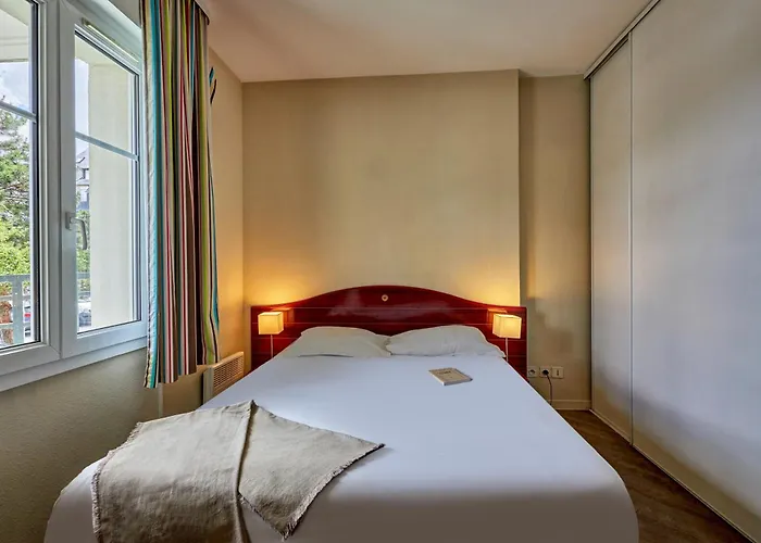 Pierre & Port Guillaume Apart-hotel