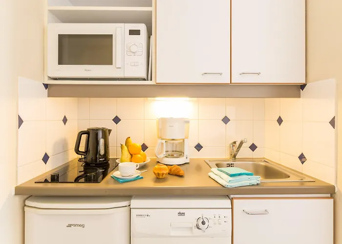 Pierre & Port Guillaume Aparthotel