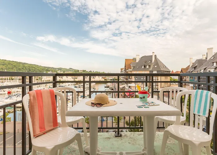 Pierre & Port Guillaume Apart-hotel 4*