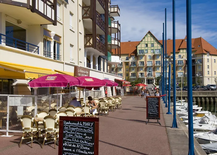 Pierre & Port Guillaume Apart-hotel 4*