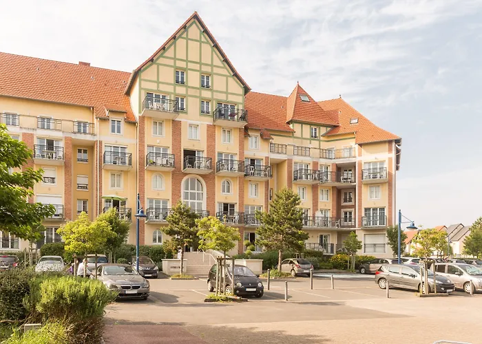 Pierre & Port Guillaume Aparthotel 4*