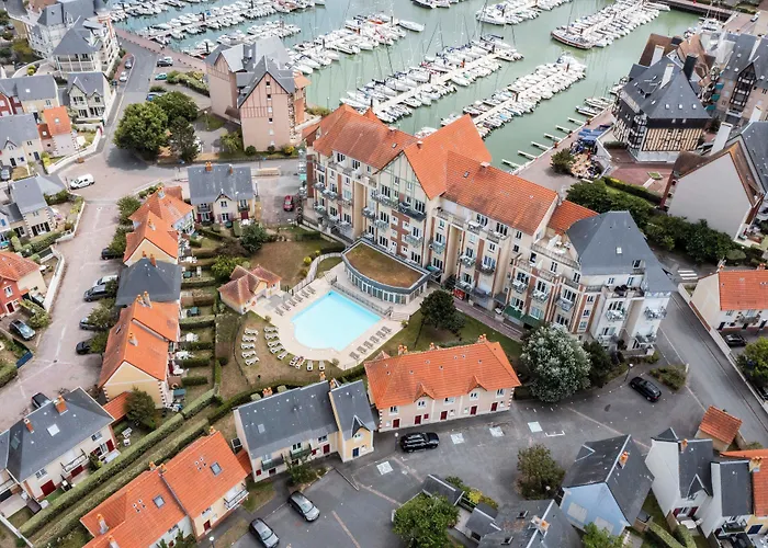 Pierre & Port Guillaume Apart-hotel